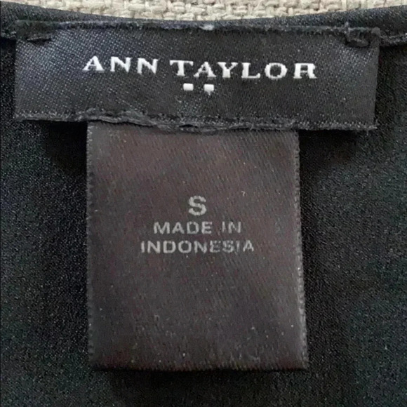 Ann Taylor sleeveless blouse - Picture 4 of 5